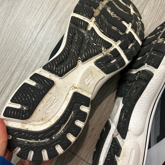 Gently used brooks - Picture 3 of 3